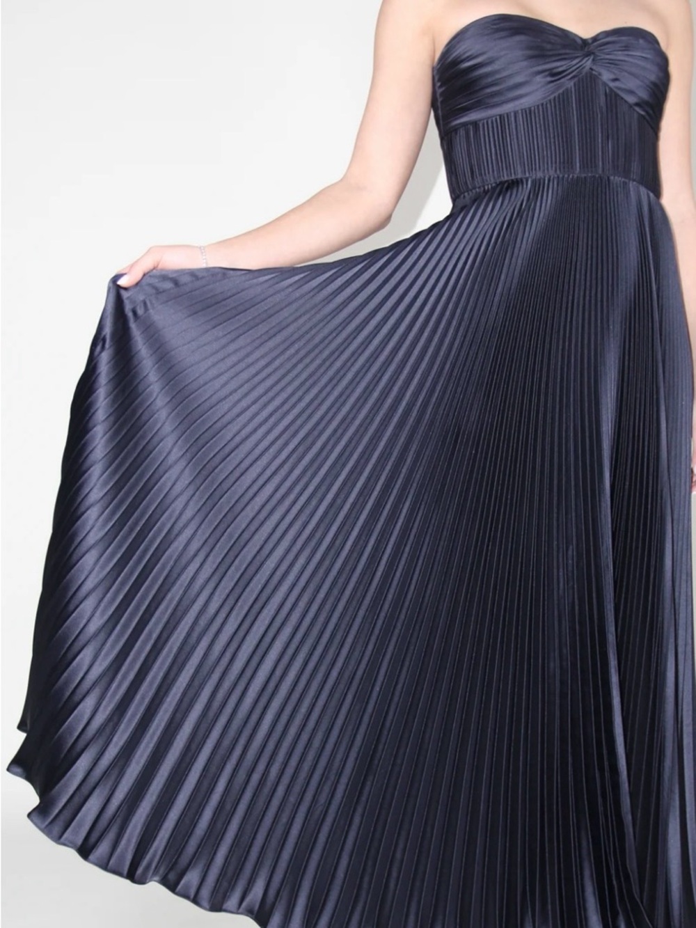 AMUR Belle Pleated Dress in Navy - Picture 2 of 3